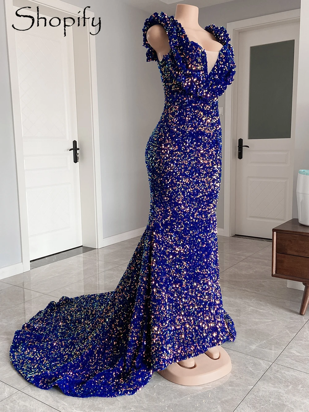 Long Sparkly Prom Dresses 2021 Sexy Mermaid Off The Shoulder Sweetheart Sequin African Black Girls Royal Blue Prom Gala Gowns
Long Sparkly Prom Dresses 2021 Sexy Mermaid Off The Shoulder Sweetheart Sequin African Black Girls Royal Blue Prom Gala Gowns