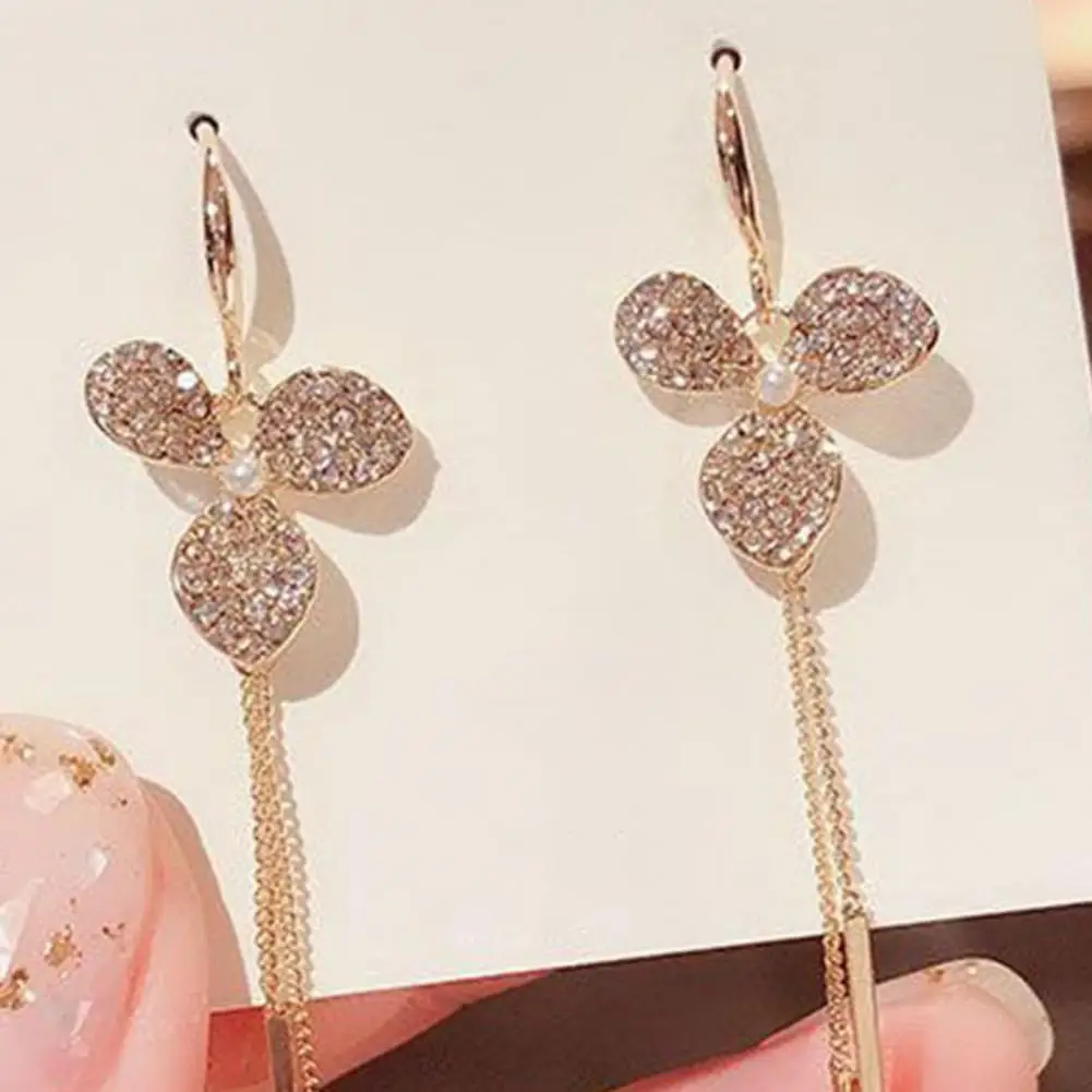 1 Pair Women Earrings Three Leaf Petals Rhinestone Anti Rust Accessories Chic Girls Long Tassel Earrings for Daily
1 Pair Women Earrings Three Leaf Petals Rhinestone Anti Rust Accessories Chic Girls Long Tassel Earrings for Daily
