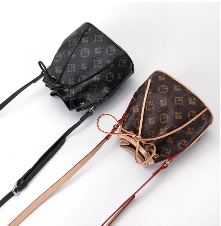 Korean Fashion Handbags High Capacity Women Shoulder Messenger Bag Multifunctional Design of Printing Bucket Women's Bag
Korean Fashion Handbags High Capacity Women Shoulder Messenger Bag Multifunctional Design of Printing Bucket Women's Bag