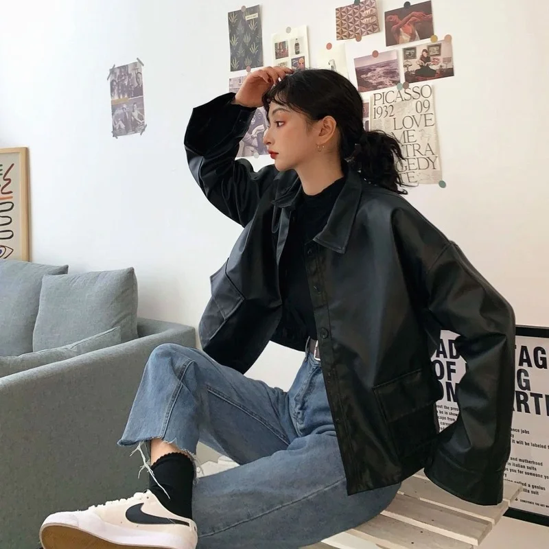 2021 Spring and Autumn Lady Street Wear Leather Jacket Female Black Long Casual Female Bike Jacket Loose Design Punk Style Coat
2021 Spring and Autumn Lady Street Wear Leather Jacket Female Black Long Casual Female Bike Jacket Loose Design Punk Style Coat