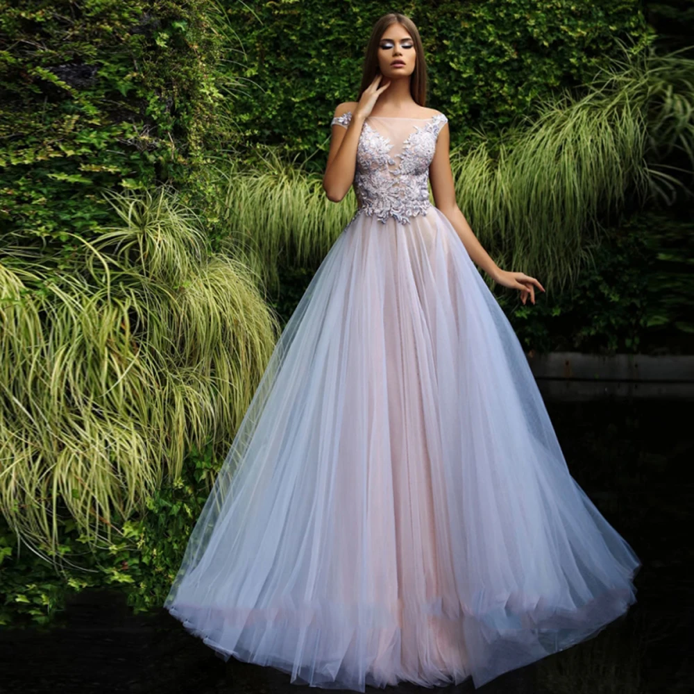 A Line Boat Neck Wedding Dress Off Shoulder Lace Appliques Sleeveless Buttons Floor-Length 2021 Bride Gowns Vestido De Noiva
A Line Boat Neck Wedding Dress Off Shoulder Lace Appliques Sleeveless Buttons Floor-Length 2021 Bride Gowns Vestido De Noiva
