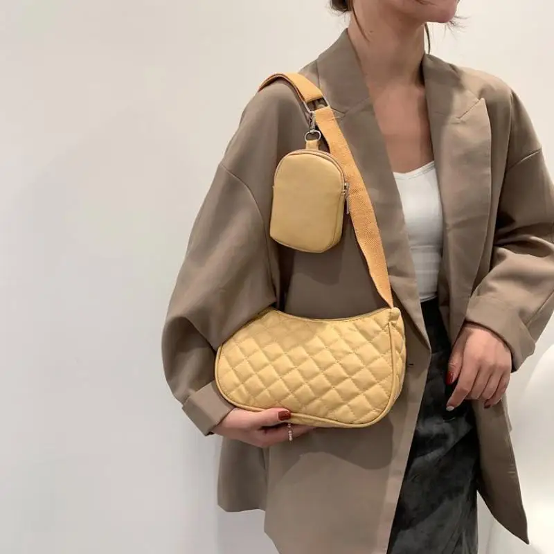 Fashion Lattice Shoulder Bag for Women Soft Leather Handbags Wide Strap Designer Small Tote Females High Quality Underarm Bags
Fashion Lattice Shoulder Bag for Women Soft Leather Handbags Wide Strap Designer Small Tote Females High Quality Underarm Bags