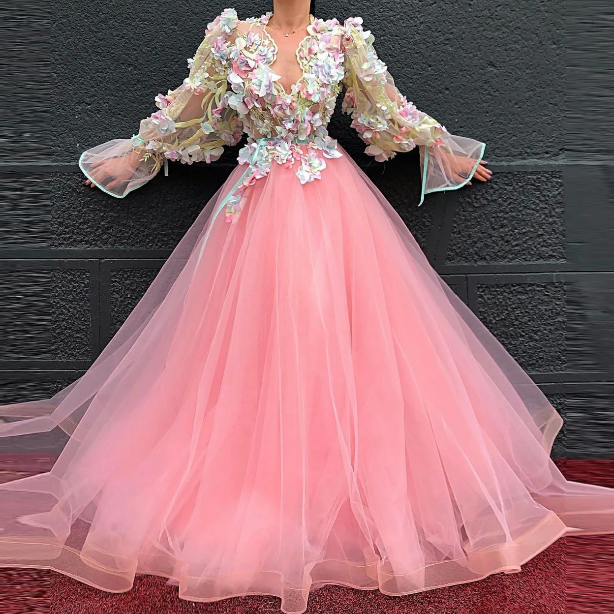 Plus Size Prom Dress V-Neck 3D Flowers Applique See-Through Long Sleeve Floor Length Pink Layered Tulle Fashion Bridesmaid Gown
Plus Size Prom Dress V-Neck 3D Flowers Applique See-Through Long Sleeve Floor Length Pink Layered Tulle Fashion Bridesmaid Gown