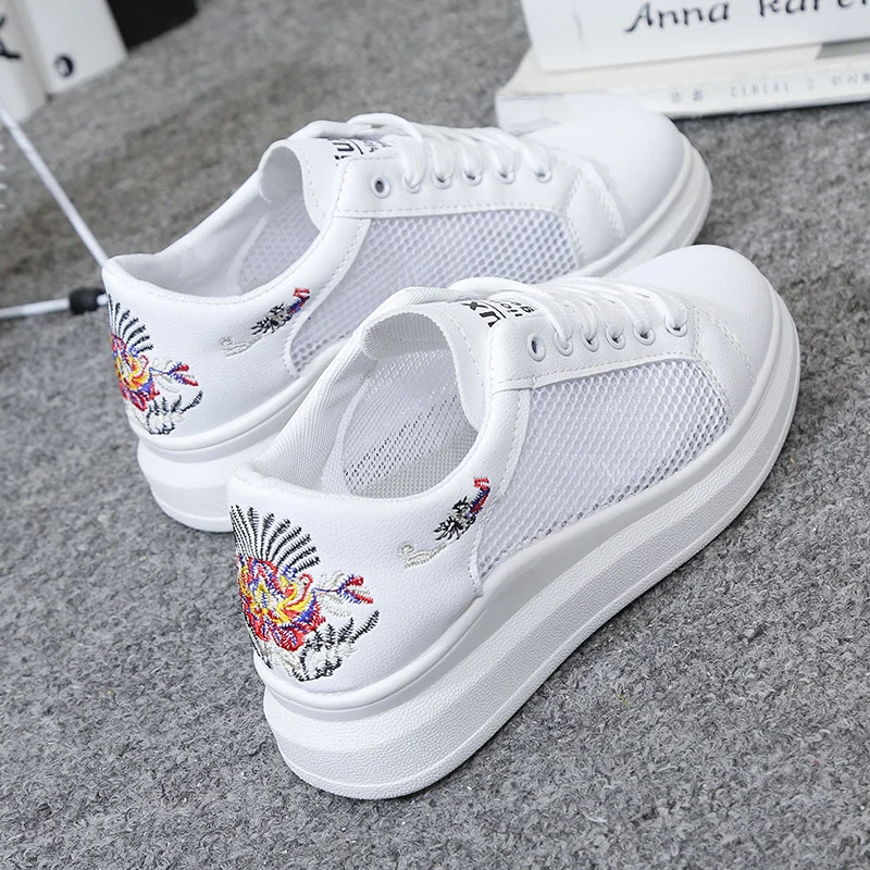 Spring And Autumn Ladies Embroidered Mesh Breathable Casual Mesh Shoes Fashion Non-slip Hollow Out All-match Retro White Shoes
Spring And Autumn Ladies Embroidered Mesh Breathable Casual Mesh Shoes Fashion Non-slip Hollow Out All-match Retro White Shoes