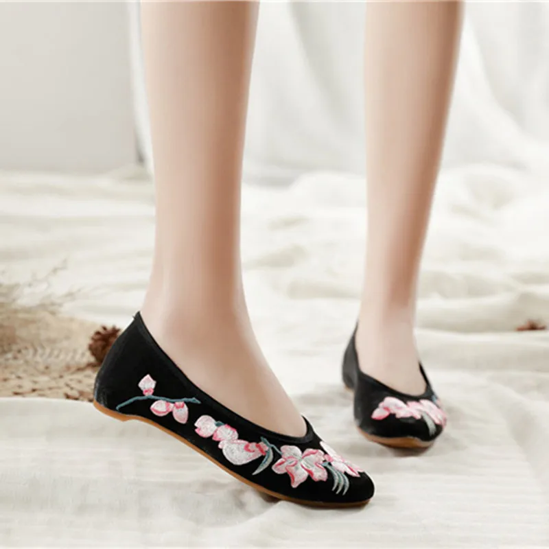 Pointed Toe Women Silk Canvas Ballet Flats Flower Embroidered Slip On Cotton Ballerinas Ladies Old Beijing Costume Shoes Mujer
Pointed Toe Women Silk Canvas Ballet Flats Flower Embroidered Slip On Cotton Ballerinas Ladies Old Beijing Costume Shoes Mujer