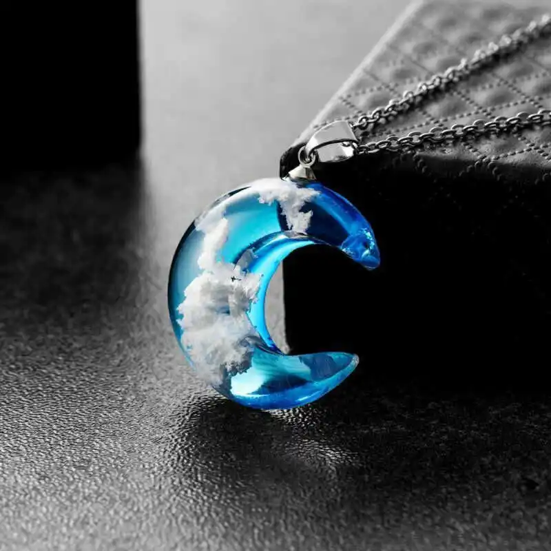 Fashionable and creative blue sky, white cloud forest series transparent spherical resin pendant short necklace
Fashionable and creative blue sky, white cloud forest series transparent spherical resin pendant short necklace