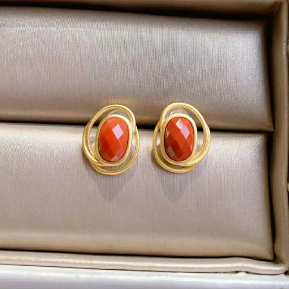S925 Sterling Silver Inlaid Natural South Red Agate Earrings Women's Simple Elegant Geometric Personality Ornament
S925 Sterling Silver Inlaid Natural South Red Agate Earrings Women's Simple Elegant Geometric Personality Ornament