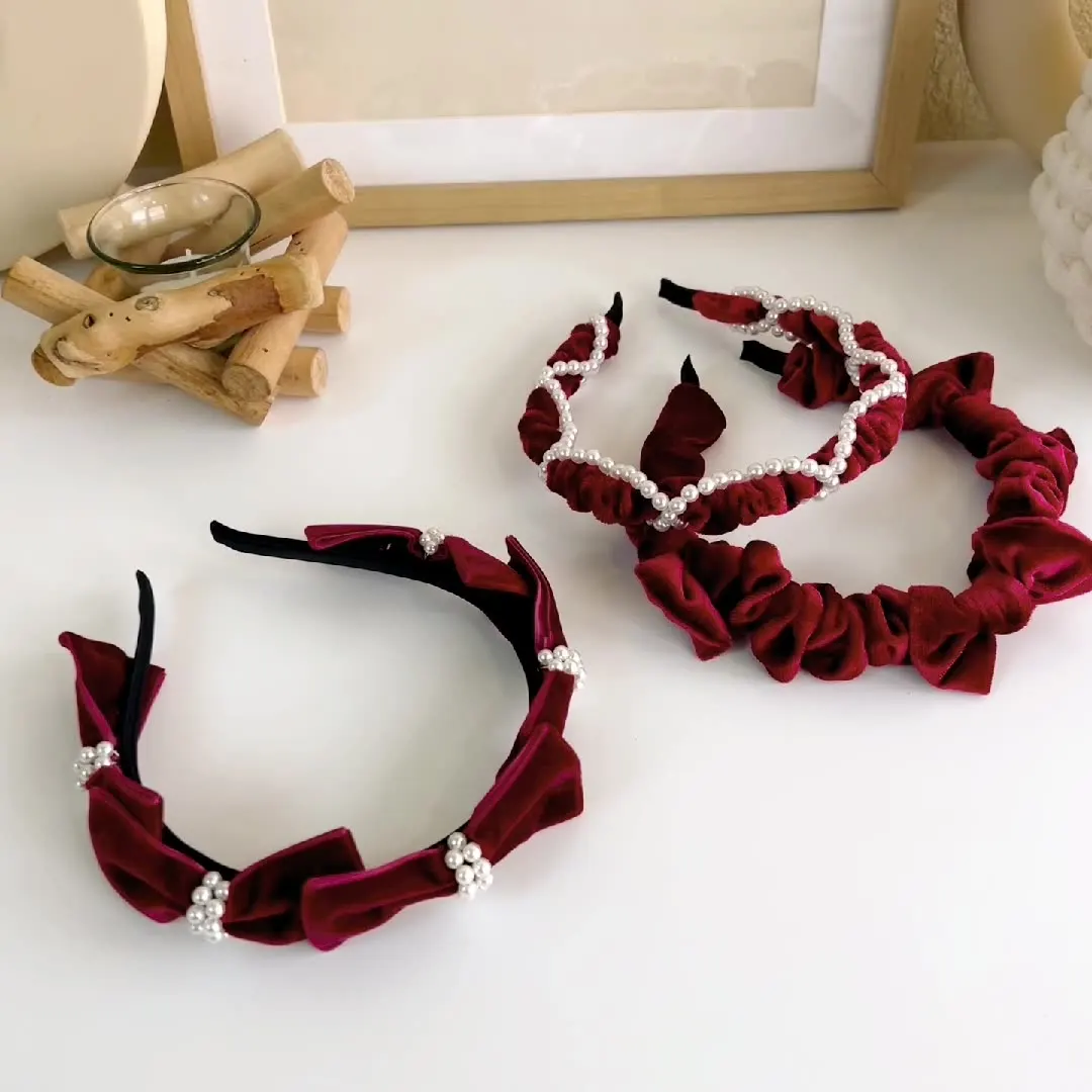 Retro French Pearl Bow Headband Generous Red Velvet Fabric Sweet Beauty Temperament Headband Outer Hair Accessories
Retro French Pearl Bow Headband Generous Red Velvet Fabric Sweet Beauty Temperament Headband Outer Hair Accessories