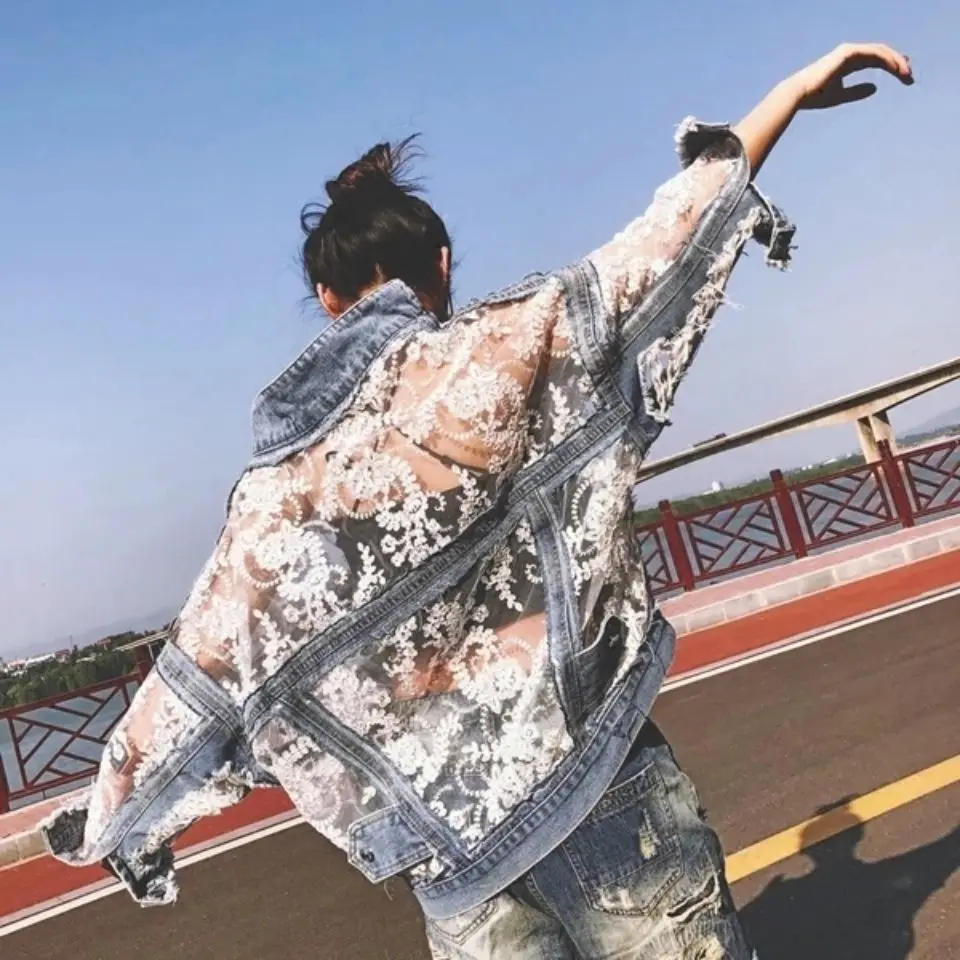 2021 Summer Harajuku Girls Hole Lace Patchwork Denim Jacket Niche Design Elegant Woman Flower Embroidery Loose Sweet Girl Jacket
2021 Summer Harajuku Girls Hole Lace Patchwork Denim Jacket Niche Design Elegant Woman Flower Embroidery Loose Sweet Girl Jacket