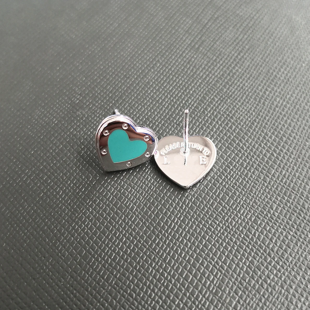Ms S925 pure silver classic pink enamel silver heart-shaped earrings cyan blue glue heart-shaped earrings
Ms S925 pure silver classic pink enamel silver heart-shaped earrings cyan blue glue heart-shaped earrings