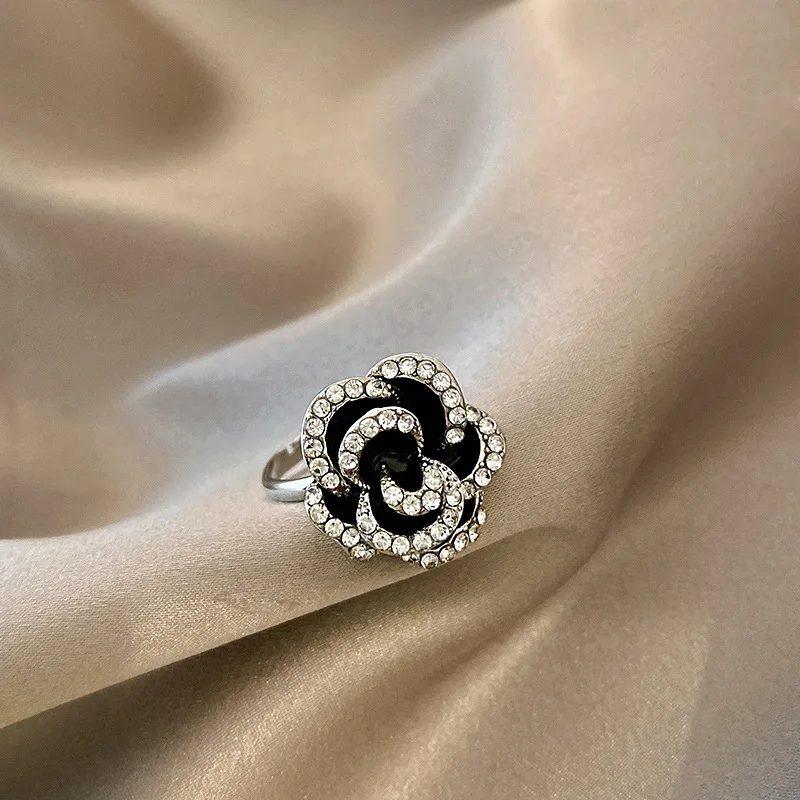 New Trendy Jewelry Top Quality Special Diamond Rose Flowers For Women Lady Ring Vintage Retro Style Gift Silver Rings Adjustable
New Trendy Jewelry Top Quality Special Diamond Rose Flowers For Women Lady Ring Vintage Retro Style Gift Silver Rings Adjustable