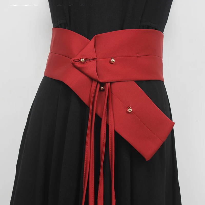 Женский длинный широкий ремень с кисточками, Красный Асимметричный пояс с пуговицами, весна-осень 2021
Женский длинный широкий ремень с кисточками, Красный Асимметричный пояс с пуговицами, весна-осень 2021