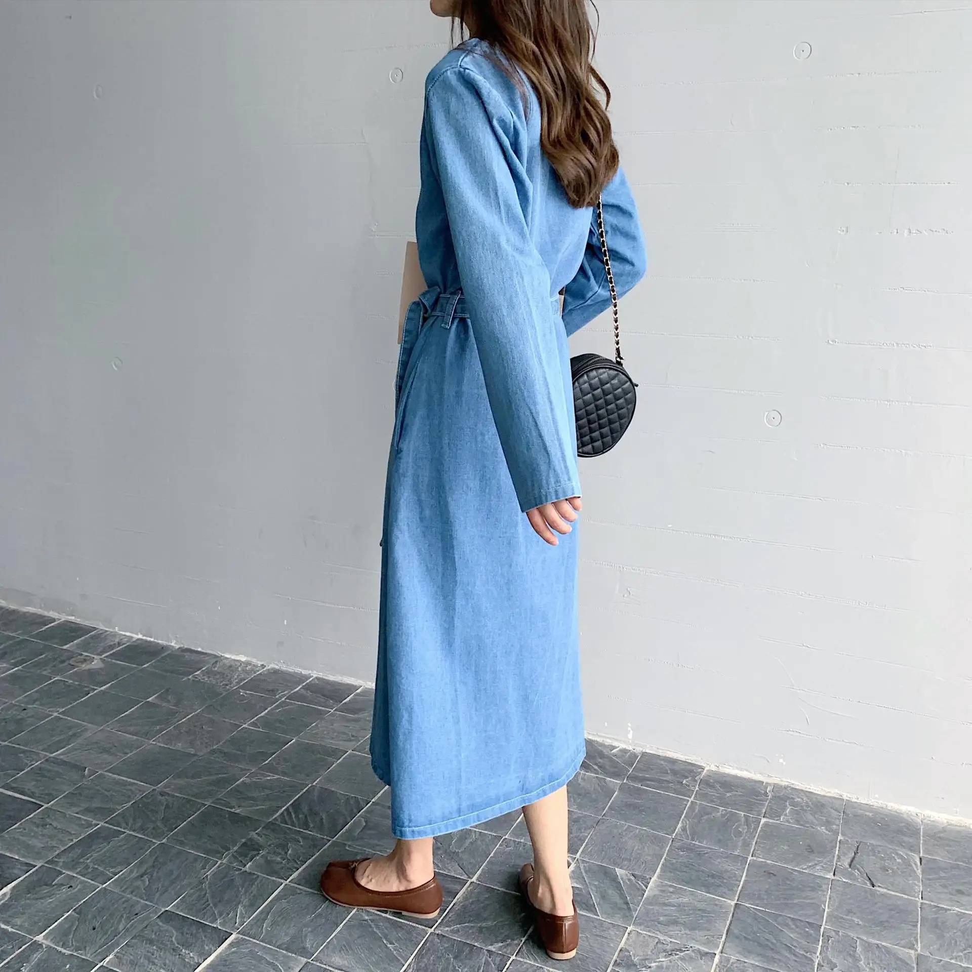 V-neck Temperament Long-sleeved Denim Dress 2021 Summer Fashion Lady Single-breasted Waist Mid-length Women Long Dress
V-neck Temperament Long-sleeved Denim Dress 2021 Summer Fashion Lady Single-breasted Waist Mid-length Women Long Dress