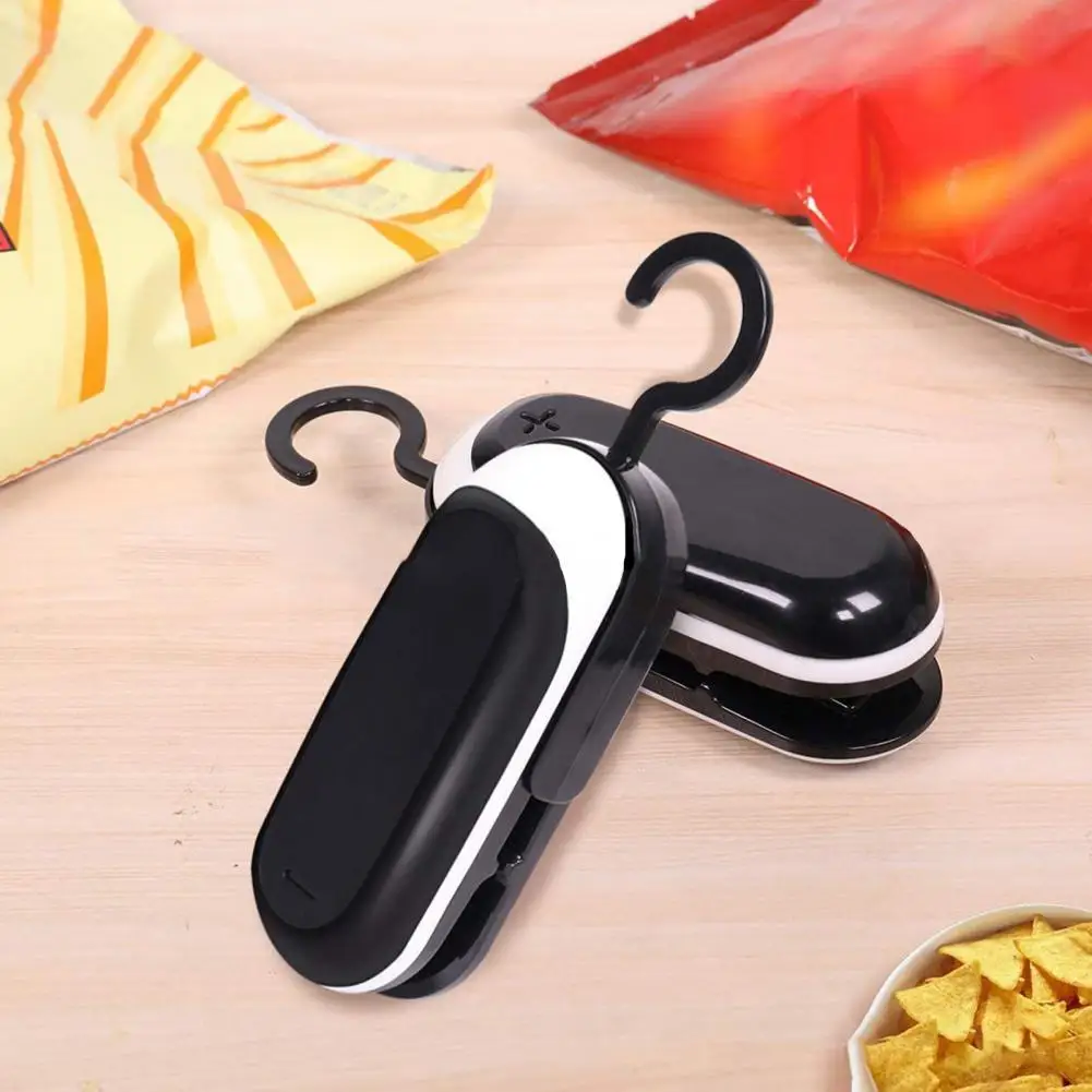 1 Set Portable Heat Sealer Removable Hook ABS Mini Multifunctional Easy Carry Sealing Machine for Dessert
1 Set Portable Heat Sealer Removable Hook ABS Mini Multifunctional Easy Carry Sealing Machine for Dessert