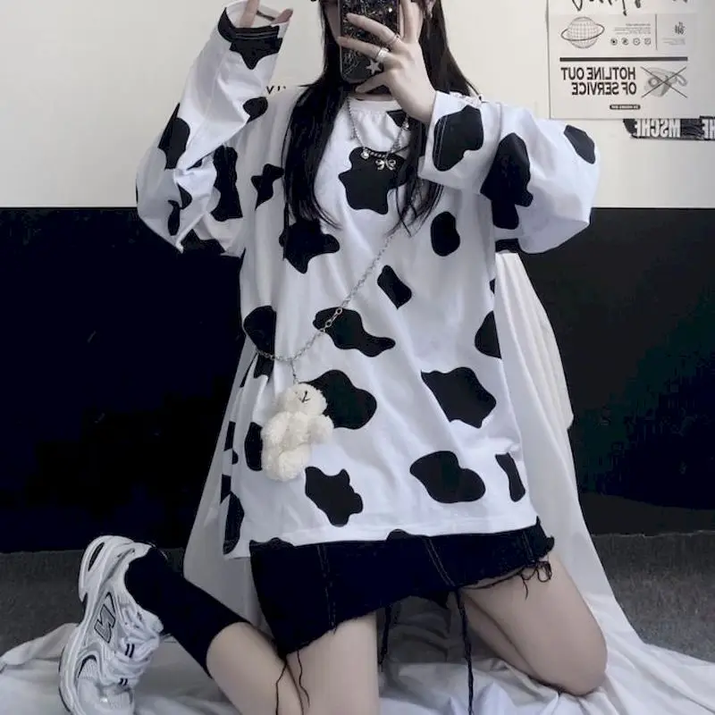 Graphic T Shirts Women Spring Autumn Long Sleeve T-shirt Cow Printing New Korean Harajuku Tees Woman Streetwear Top Fashion Coat
Graphic T Shirts Women Spring Autumn Long Sleeve T-shirt Cow Printing New Korean Harajuku Tees Woman Streetwear Top Fashion Coat