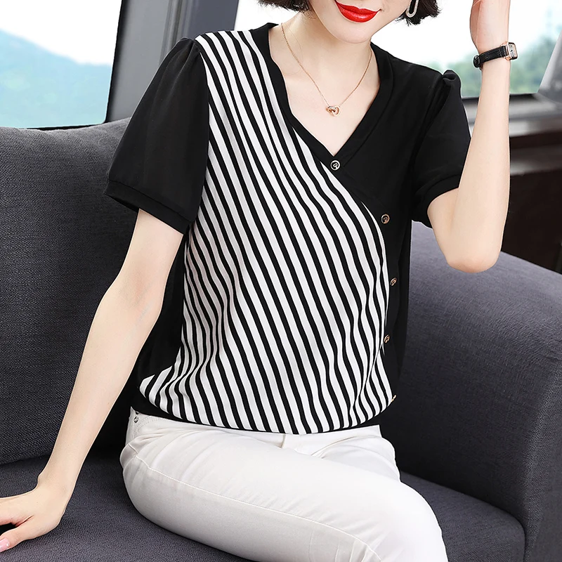 Women's Blouses Fashion Tops V-neck Short Sleeve Korean New Summer Stripe Casual Shirts Stitching Blusas 
Women's Blouses Fashion Tops V-neck Short Sleeve Korean New Summer Stripe Casual Shirts Stitching Blusas