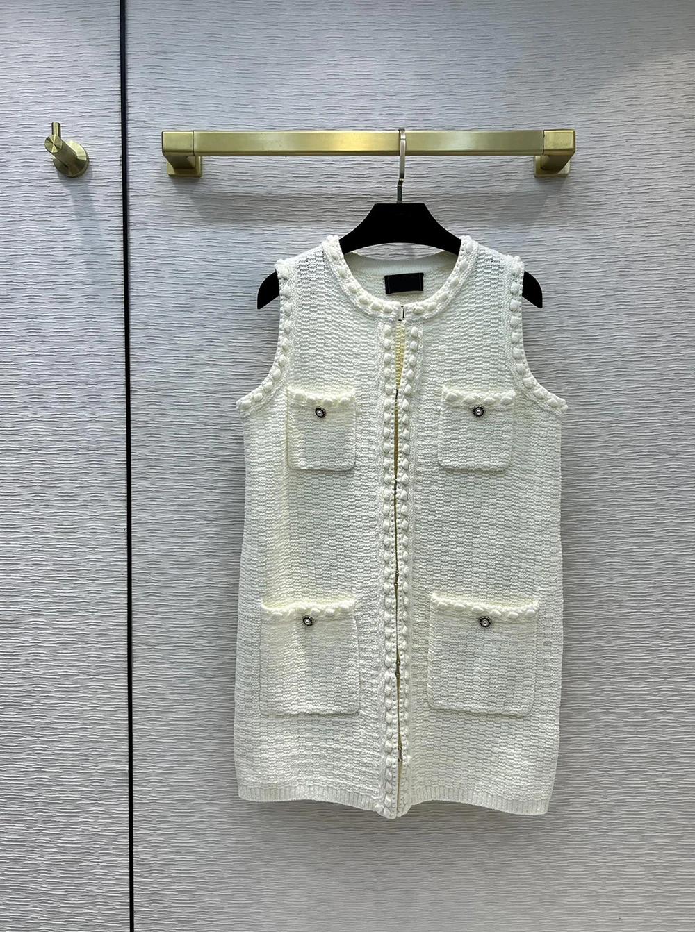 2022 Spring New Vest Women's Fashion High Quality Retro Hook Button Mid-Long Vest Jacket 
2022 Spring New Vest Women's Fashion High Quality Retro Hook Button Mid-Long Vest Jacket