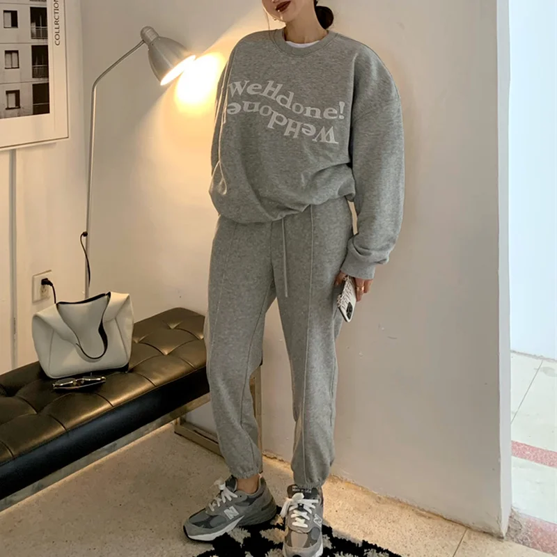 Printing Letter O-Neck Loose Sweater Long Sleeve Women Sets 2021 Autumn Winter Korea Casual Fashion Sports Trousers 2 Piece Suit
Printing Letter O-Neck Loose Sweater Long Sleeve Women Sets 2021 Autumn Winter Korea Casual Fashion Sports Trousers 2 Piece Suit