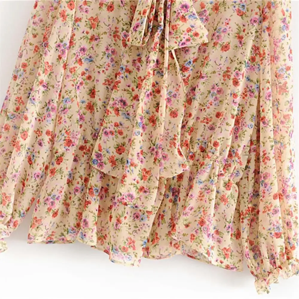 Summer 2019 Women's Wear New Fashioned Chiffon Shirt with Small Fragments Printing Loose Butterfly Tie Bottom Top
Summer 2019 Women's Wear New Fashioned Chiffon Shirt with Small Fragments Printing Loose Butterfly Tie Bottom Top