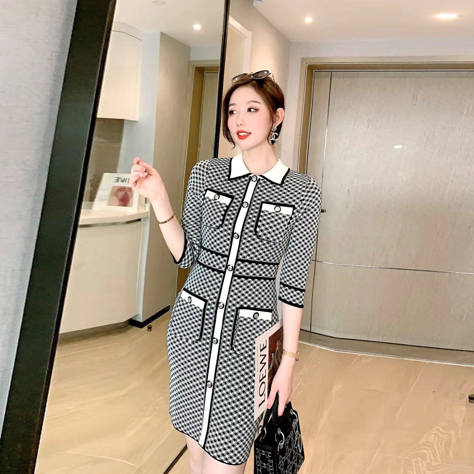 Turn Down collar Single Breasted Short Sleeve dress 2021 Fashion Plaid Bodycon KNit Sweater dress summer clothes for women
Turn Down collar Single Breasted Short Sleeve dress 2021 Fashion Plaid Bodycon KNit Sweater dress summer clothes for women