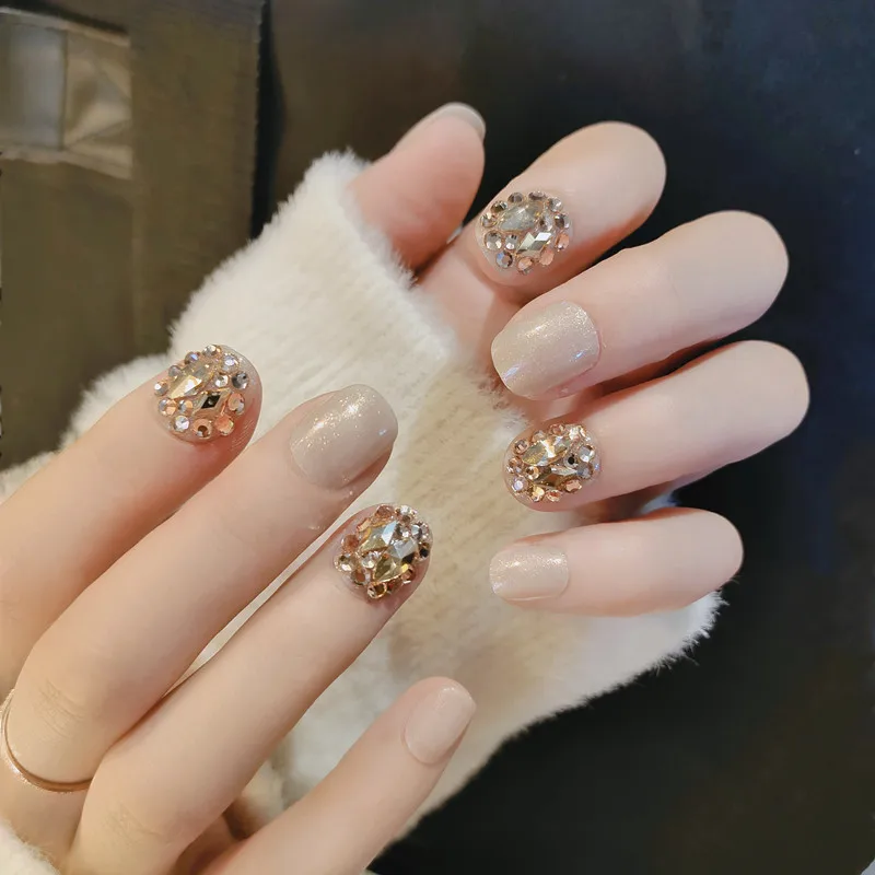 24pcs Fake Nails With Glue Full Champagne Diamonds Type Short Paragraph Removable Fashion Manicure False Nails Press On For Girl
24pcs Fake Nails With Glue Full Champagne Diamonds Type Short Paragraph Removable Fashion Manicure False Nails Press On For Girl