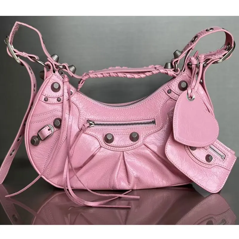 Leather shiny retro half moon underarm bag ladies new style portable shoulder bag fashion classic tassel dumpling bag
Leather shiny retro half moon underarm bag ladies new style portable shoulder bag fashion classic tassel dumpling bag
