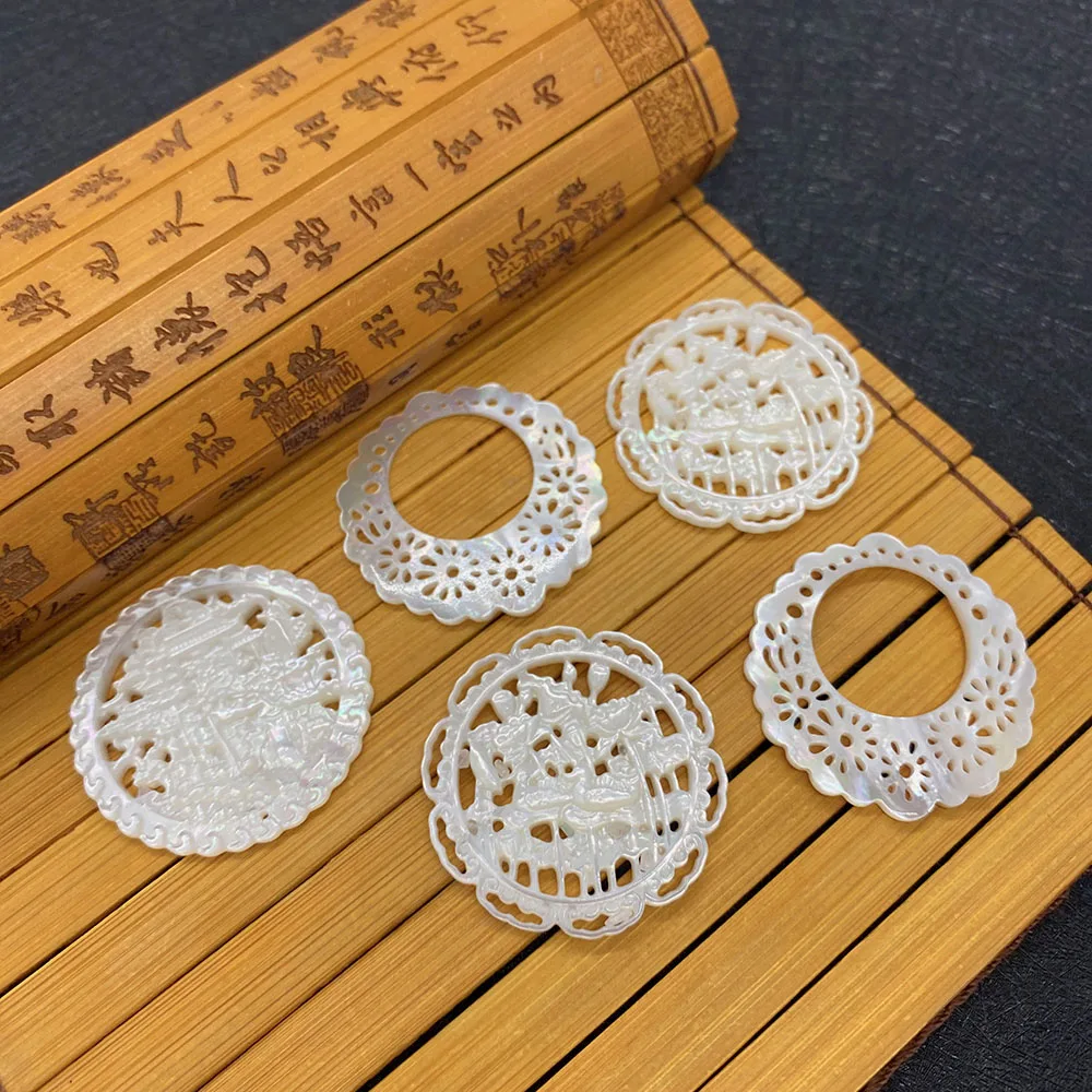 Natural Sea Shell Pendant White Round Shape Carved Lace Hollow Handmade Charm Crafts Exquisite Birthday Holiday Gift Decoration
Natural Sea Shell Pendant White Round Shape Carved Lace Hollow Handmade Charm Crafts Exquisite Birthday Holiday Gift Decoration