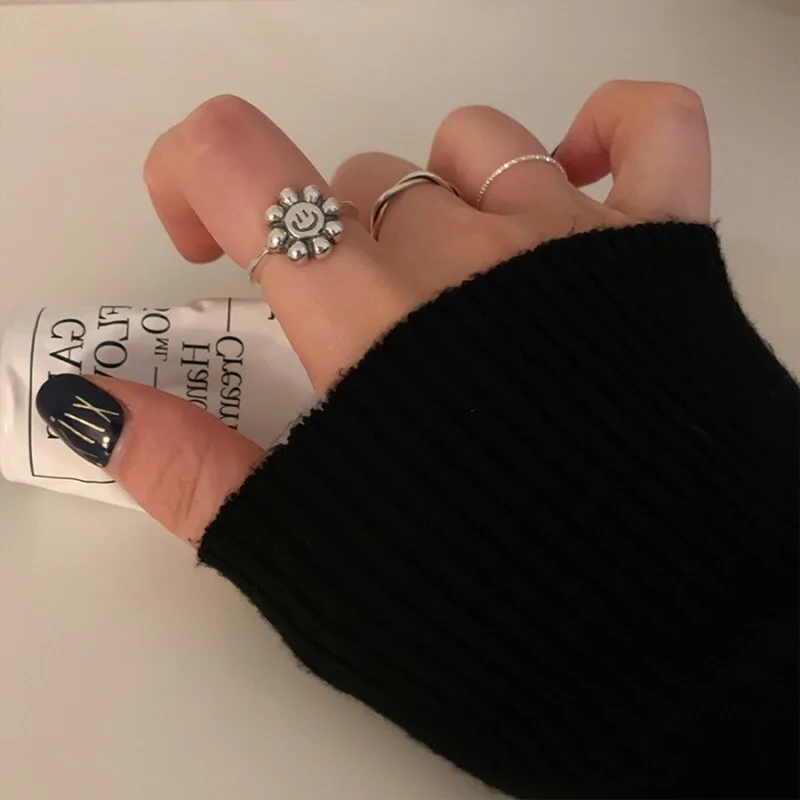Women's Rings New Smile Chrysanthemum Jewelry Female Fashion Retro Elegant Exquisite 925 Silver Accessories Fine Woman Ring
Women's Rings New Smile Chrysanthemum Jewelry Female Fashion Retro Elegant Exquisite 925 Silver Accessories Fine Woman Ring