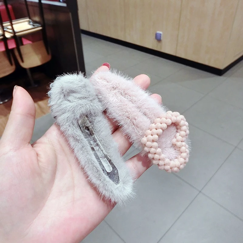Korea Winter Plush Hairpins For Women Girls Solid Color Heart Shape Faux Fur Waterdrop Hair Clips for Women Hair Accessories
Korea Winter Plush Hairpins For Women Girls Solid Color Heart Shape Faux Fur Waterdrop Hair Clips for Women Hair Accessories