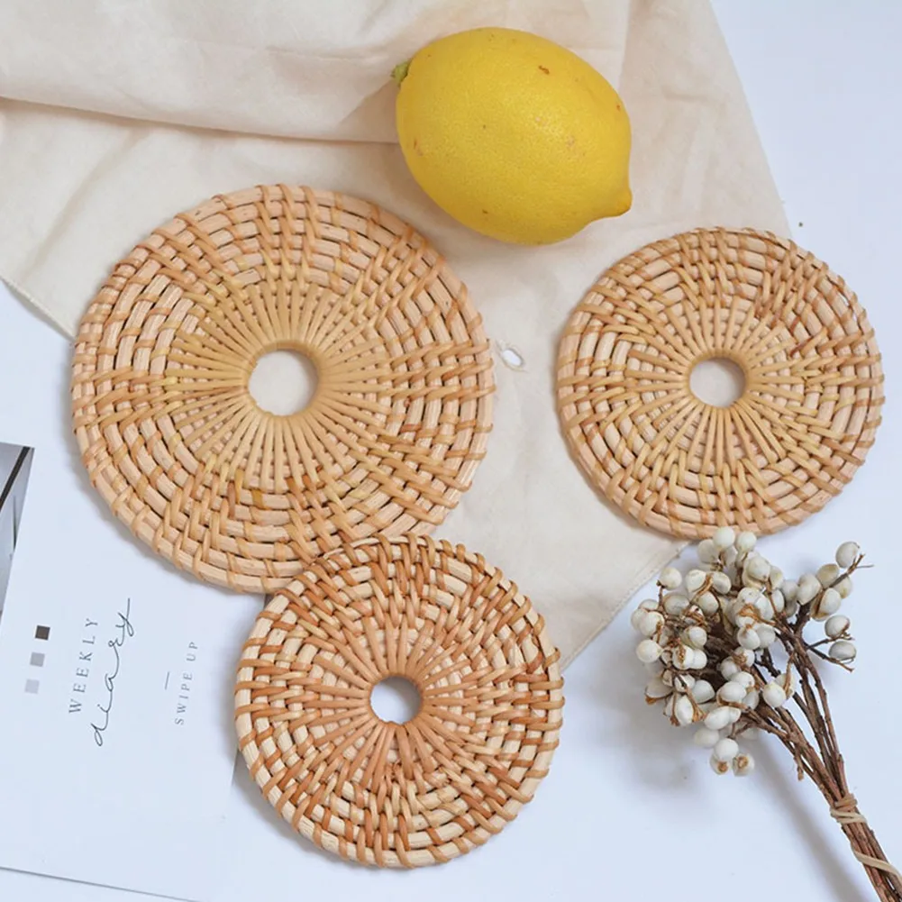 Handmade Rattan Coasters Potholders Table Mats Bowl Mats Weaving Household Utensils Bread Fruit Crafts Placemat Table Decor
Handmade Rattan Coasters Potholders Table Mats Bowl Mats Weaving Household Utensils Bread Fruit Crafts Placemat Table Decor