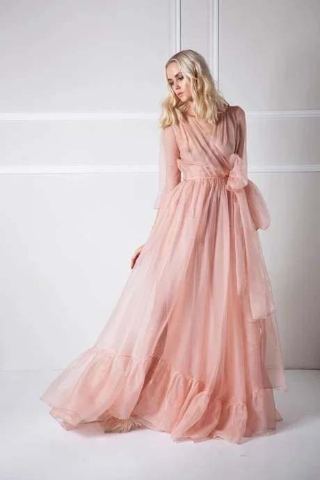 Pink Women Bathgowns Robe De Mariée Sexy V Neck Bathrobe Fur Sleepwear Nightgown Long Sleeve Robe Spa Bridal Boudoir Dress
Pink Women Bathgowns Robe De Mariée Sexy V Neck Bathrobe Fur Sleepwear Nightgown Long Sleeve Robe Spa Bridal Boudoir Dress