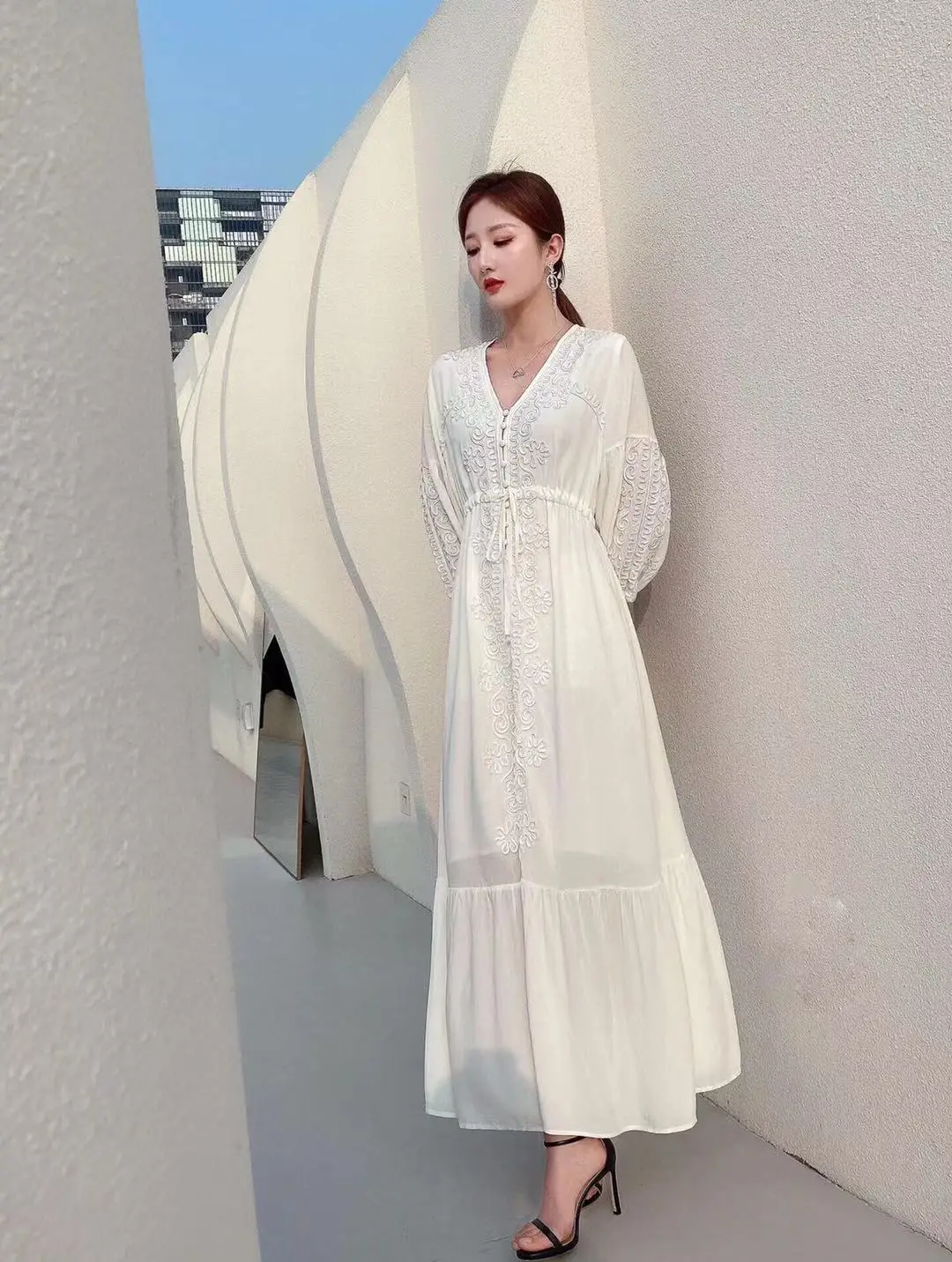 Women Vintage Long Sleeve Summer Holiday Dress V-Neck Waist Elastic White Dress Vestidos Elegant Ladies Party Long Shirt Dress
Women Vintage Long Sleeve Summer Holiday Dress V-Neck Waist Elastic White Dress Vestidos Elegant Ladies Party Long Shirt Dress