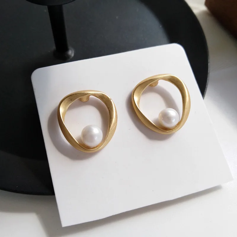 Fashion Minimalist Geometric Round Earrings For Women Golden Metal Imitation Pearl Pendientes Mujer Trend Piercing Jewelry
Fashion Minimalist Geometric Round Earrings For Women Golden Metal Imitation Pearl Pendientes Mujer Trend Piercing Jewelry
