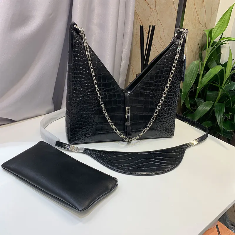 2021 new luxury design fashion women's bag shoulder bag crocodile pattern handbag, V-shaped large capacity messenger bag 
2021 new luxury design fashion women's bag shoulder bag crocodile pattern handbag, V-shaped large capacity messenger bag