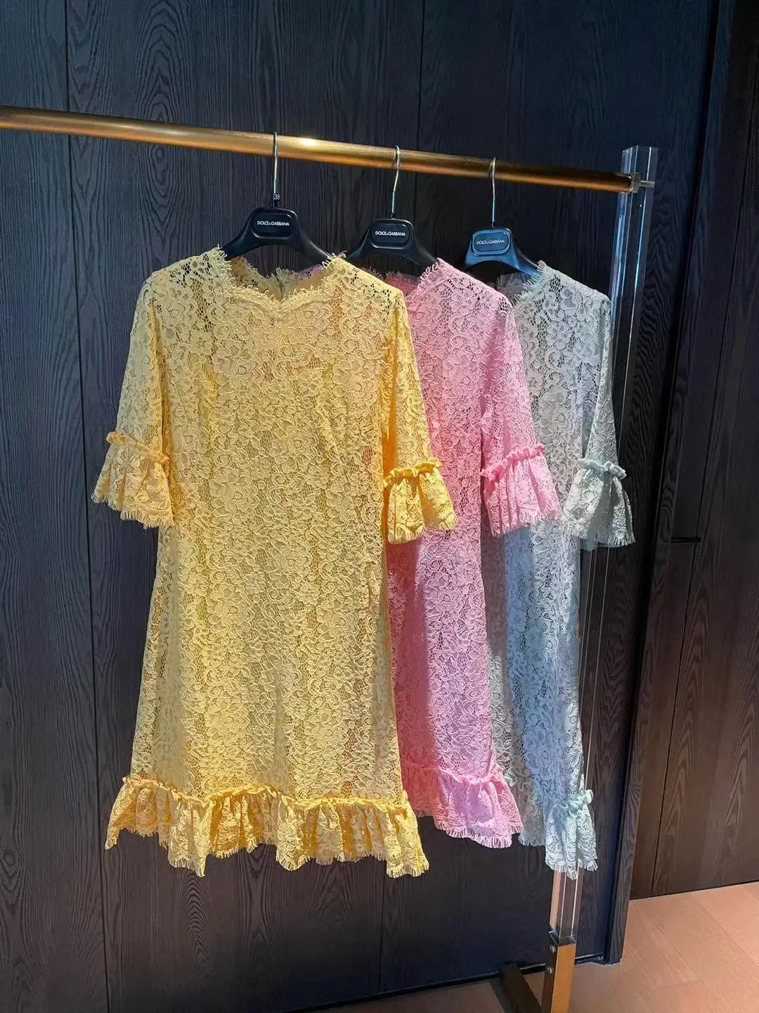 Dress ladies 2021 lace three-color high-waisted silk satin Sicily luxury fashion show top quality famous
Dress ladies 2021 lace three-color high-waisted silk satin Sicily luxury fashion show top quality famous