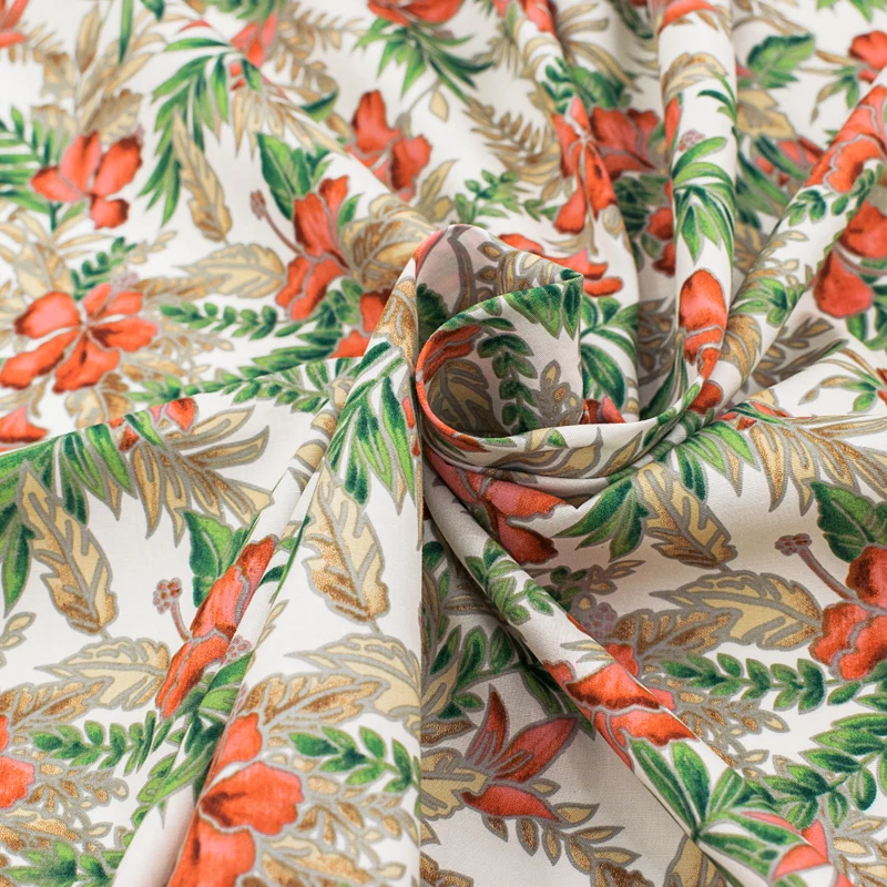Хлопчатобумажная Ткань с красными цветами и зелеными листьями Для платья