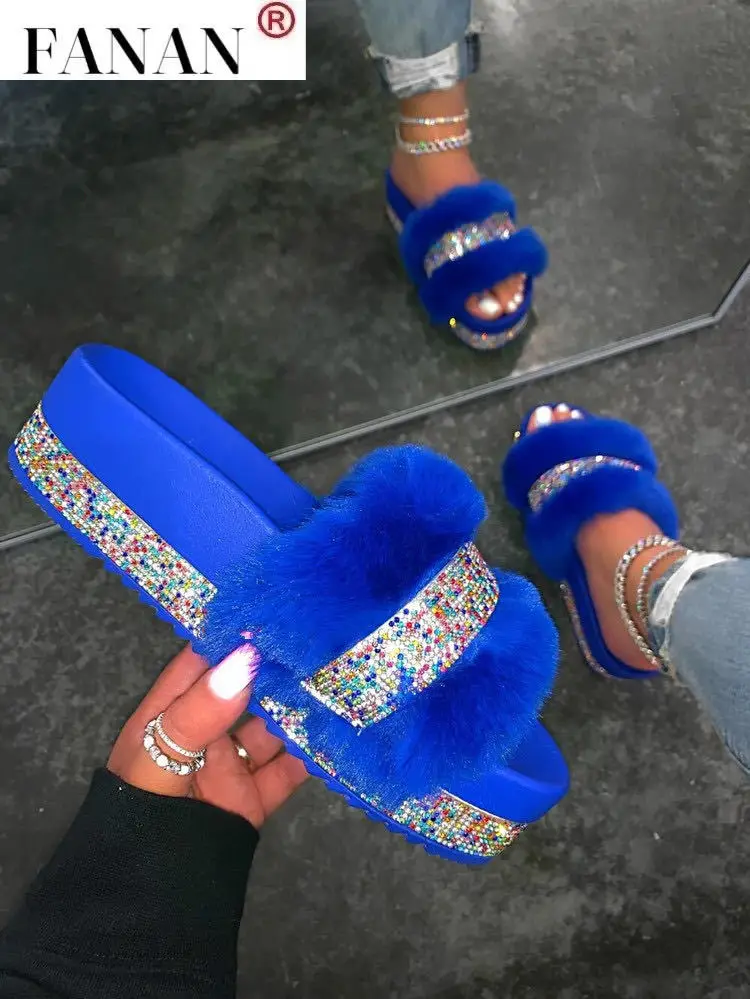 Шлепанцы женские плюшевые, на плоской подошве, с пушистыми вставками, 2020
Шлепанцы женские плюшевые, на плоской подошве, с пушистыми вставками, 2020