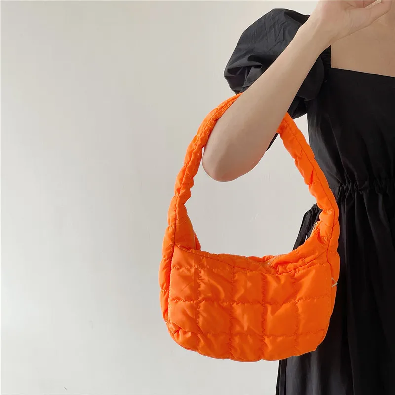 2021 Fashion Space Pad Cotton bags for Women Shoulder Bag Soft Casual Female Shopper Bag Nylon Padded Bags Winter orange handbag
2021 Fashion Space Pad Cotton bags for Women Shoulder Bag Soft Casual Female Shopper Bag Nylon Padded Bags Winter orange handbag