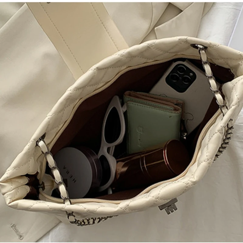 2021 New Embroidery Thread Drawstring Bag Women Summer Large-capacity Fashion Waterproof Tote Shoulder Bag Student
2021 New Embroidery Thread Drawstring Bag Women Summer Large-capacity Fashion Waterproof Tote Shoulder Bag Student
