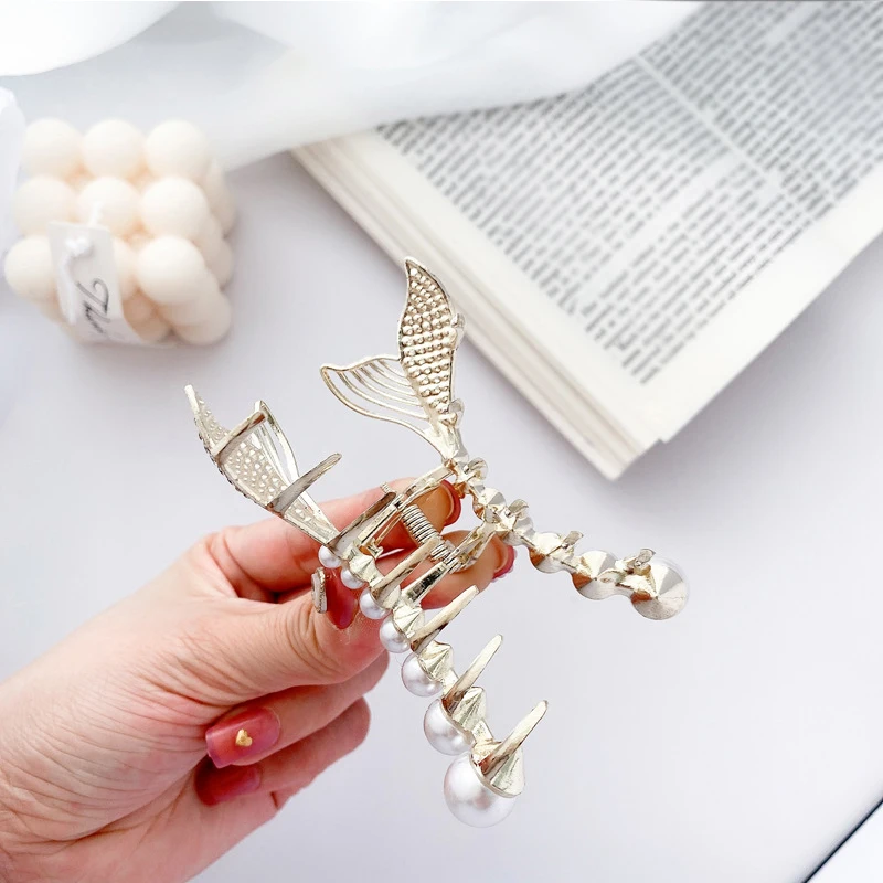 Metal Mermaid Hair Claw Geometry Fashion Shark Clips Elegant Rhinestone Crystal Pearls Hair Accessories Ladies Gift Barrettes
Metal Mermaid Hair Claw Geometry Fashion Shark Clips Elegant Rhinestone Crystal Pearls Hair Accessories Ladies Gift Barrettes