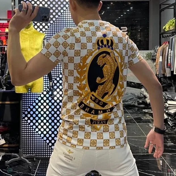 European New Trendy Brand Popular Personalized Heavy Industry Big Cow Houndstooth Printed Slim-Fit Short-Sleeved T-shirt for Men 
European New Trendy Brand Popular Personalized Heavy Industry Big Cow Houndstooth Printed Slim-Fit Short-Sleeved T-shirt for Men