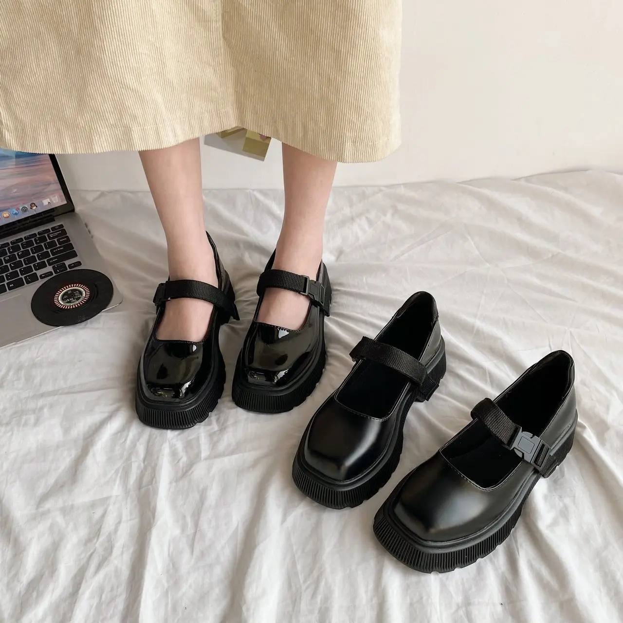 College fashion female high school students black leather shoes JK uniform shoes female casual small leather shoes high heels
College fashion female high school students black leather shoes JK uniform shoes female casual small leather shoes high heels