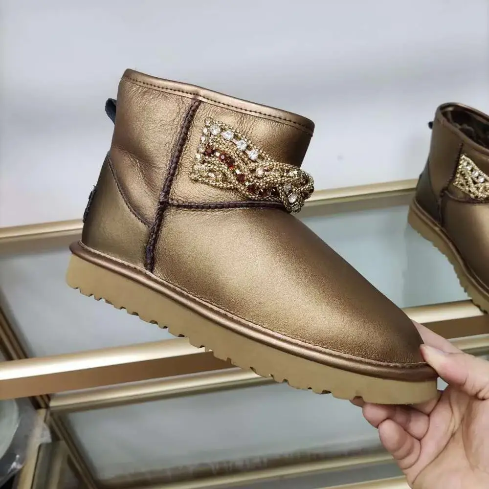 Vallu 2020 winter new fur one-piece high-end bright rhinestone beaded flat-bottom non-slip outdoor snow boots
Vallu 2020 winter new fur one-piece high-end bright rhinestone beaded flat-bottom non-slip outdoor snow boots