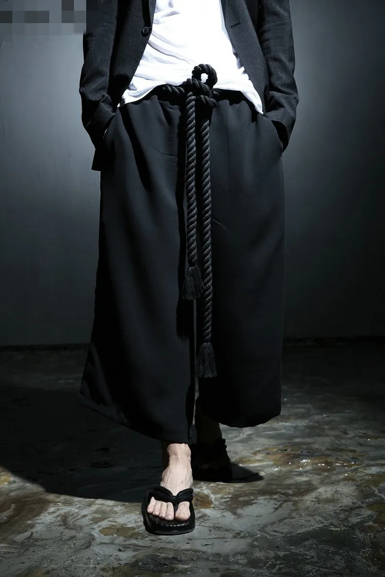 Korean fashion men's new solid color loose wide leg pants casual pants Harem Pants skirt Pants Capris elastic waist
Korean fashion men's new solid color loose wide leg pants casual pants Harem Pants skirt Pants Capris elastic waist