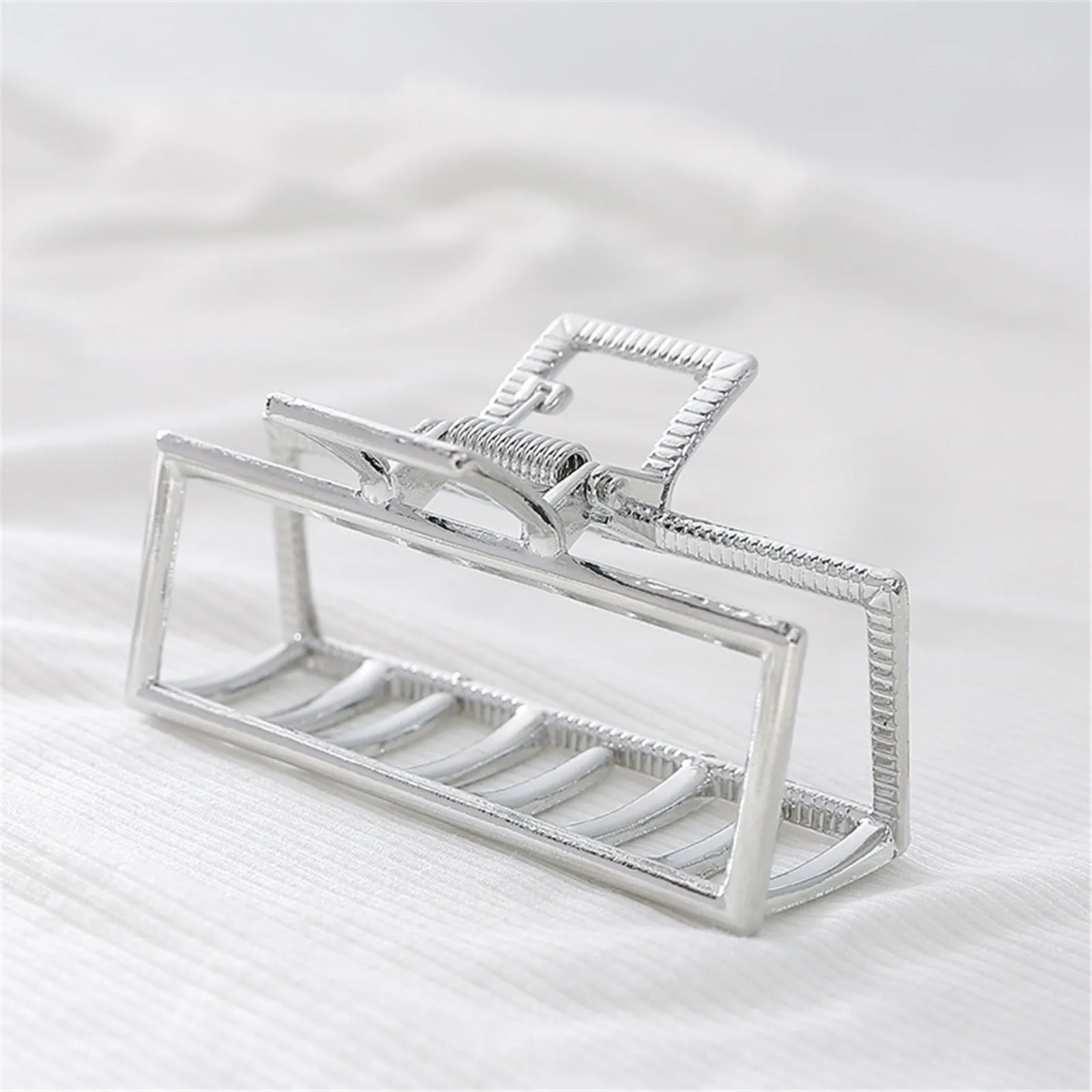 4PC Women Metal Hair Claws Hair Accessories Fashion Barrettes Clips Jewelry Geometric Hollow Hairpins Girls Hairgrip Headwear
4PC Women Metal Hair Claws Hair Accessories Fashion Barrettes Clips Jewelry Geometric Hollow Hairpins Girls Hairgrip Headwear