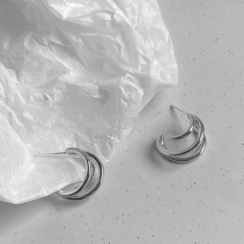 Kshmir Gold half ring earrings modern retro European style earrings Fashionable curved multi-layer stud earrings 2020
Kshmir Gold half ring earrings modern retro European style earrings Fashionable curved multi-layer stud earrings 2020