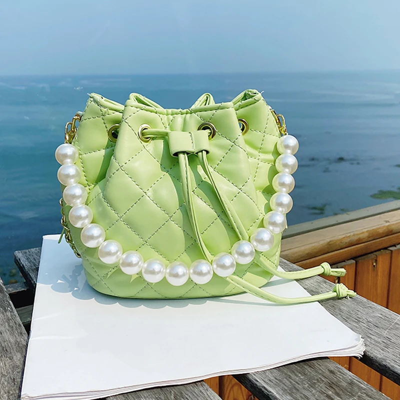 Luxurious Pearl Chain Shoulder Handbag 2021 New Classic Crossbody Bag Fashion Chain Portable Bucket Bag
Luxurious Pearl Chain Shoulder Handbag 2021 New Classic Crossbody Bag Fashion Chain Portable Bucket Bag