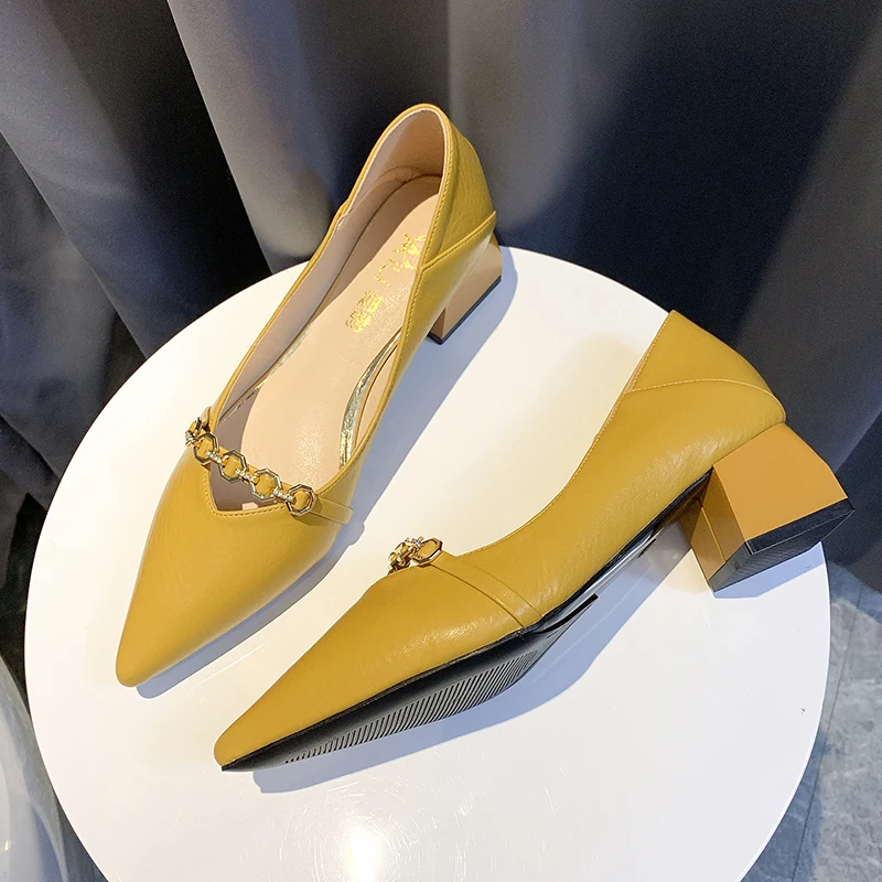 2020 Female Shoes Office Ladies shoes Woman Spring Black Slip On Square High Heels Shoes Women Flock Point Toe Low Heels U14-08
2020 Female Shoes Office Ladies shoes Woman Spring Black Slip On Square High Heels Shoes Women Flock Point Toe Low Heels U14-08