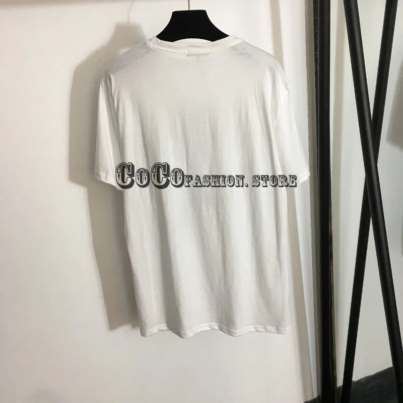 Luxury designer summer short sleeve woman Face print round collar classic Metal Knot T-shirt shirts for women graphic t shirts
Luxury designer summer short sleeve woman Face print round collar classic Metal Knot T-shirt shirts for women graphic t shirts