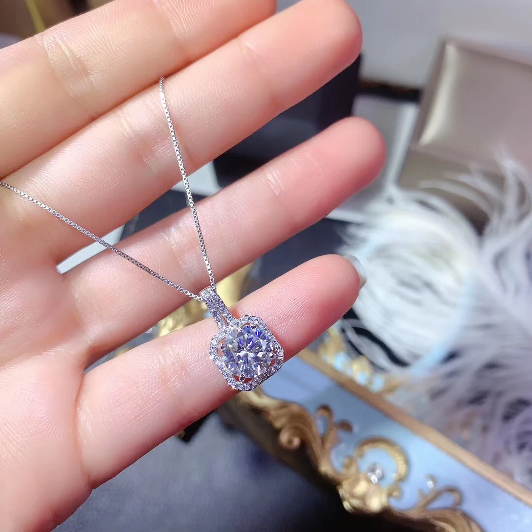 Silver 2 Carat Square Cut Excellent White D Color Diamond Test Passed Moissanite Pendant Necklace Female Gift Silver 925 Jewelry
Silver 2 Carat Square Cut Excellent White D Color Diamond Test Passed Moissanite Pendant Necklace Female Gift Silver 925 Jewelry